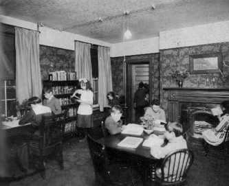 1918-library-at-university-settlement-house-1920s